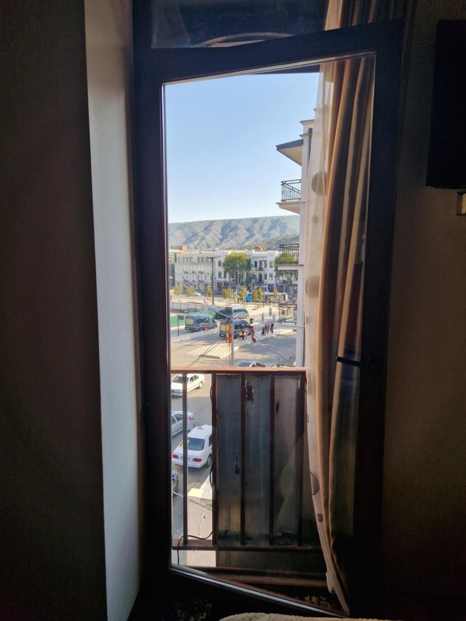 Hotel New Royal Tbilisi Pokoj fotografie